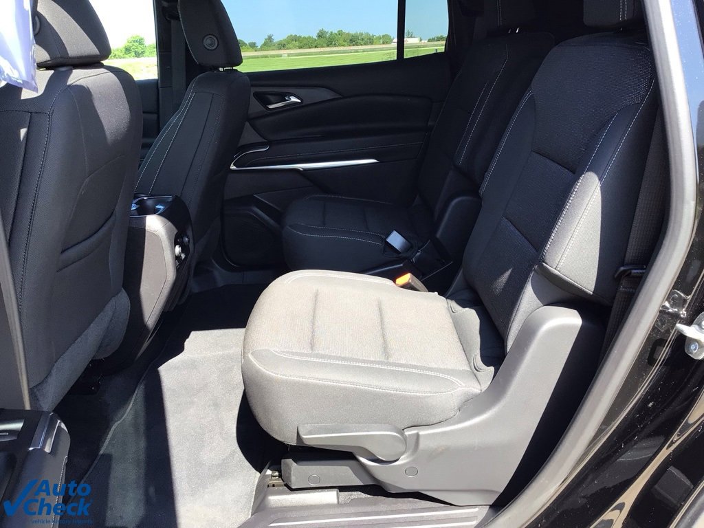 Used 2025 Chevrolet Traverse LT image 12