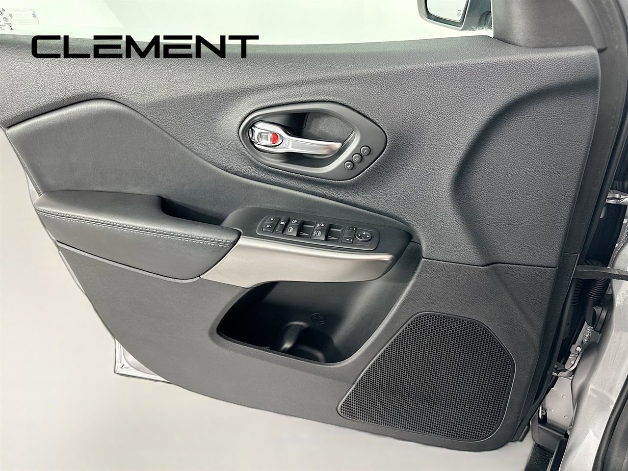 Used 2020 Jeep Cherokee Limited image 27