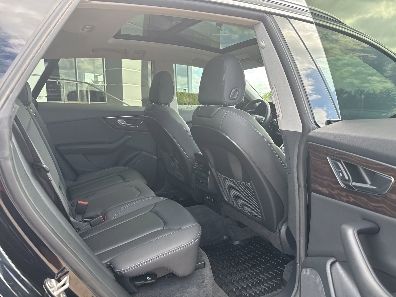 Used 2019 Audi Q8 Premium w/ Convenience Package AWD/4WD image 29