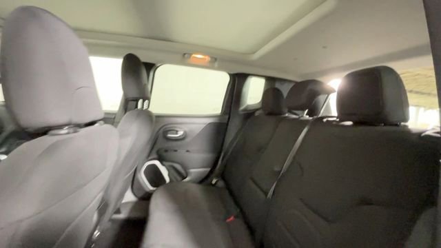 Used 2018 Jeep Renegade Latitude AWD/4WD image 24