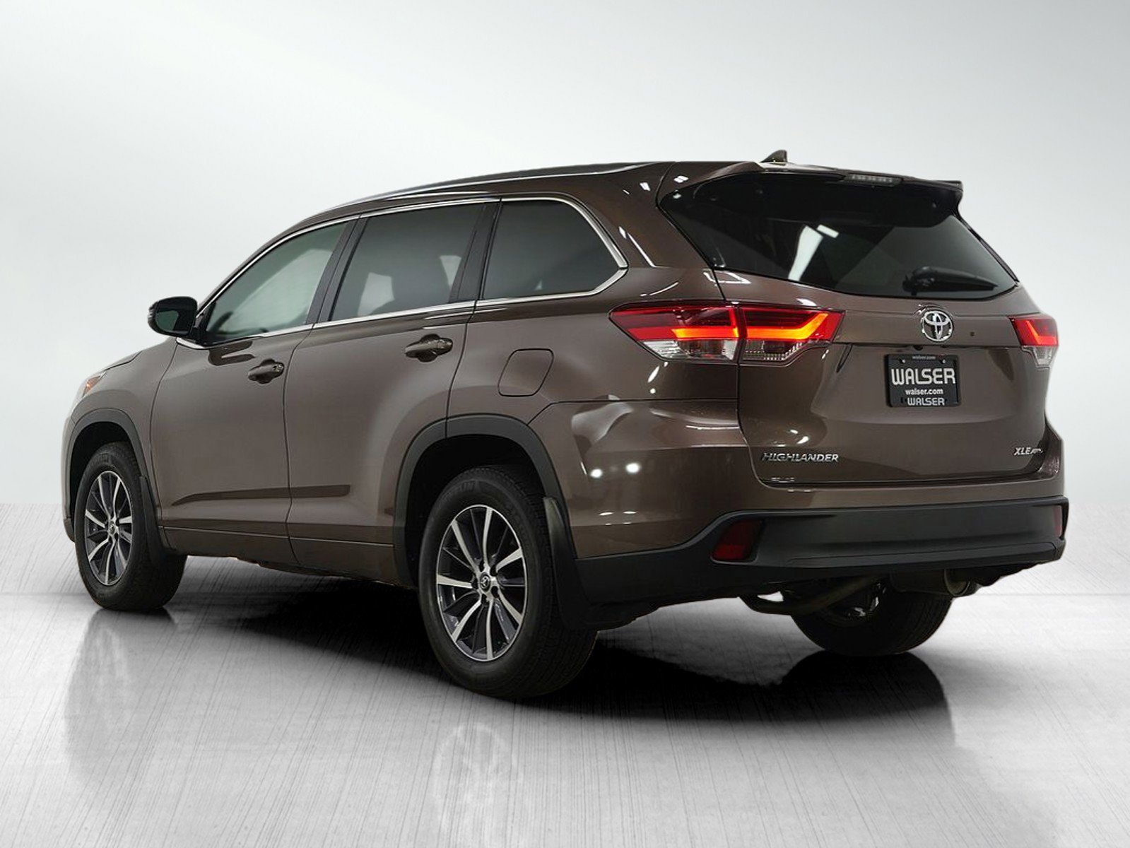 Used 2018 Toyota Highlander XLE image 3