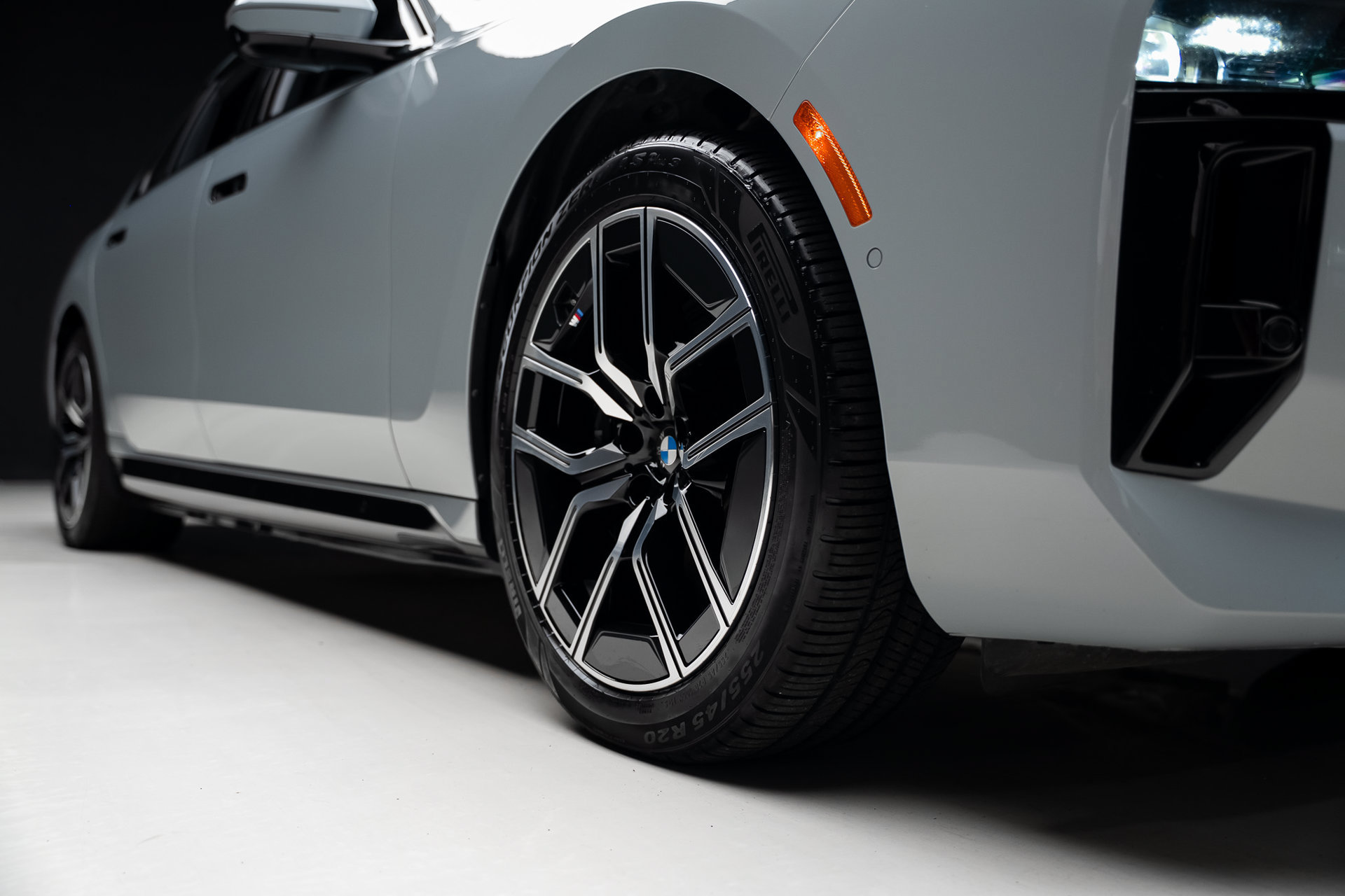 Used 2024 BMW i7 xDrive60 w/ Executive Package AWD/4WD image 78