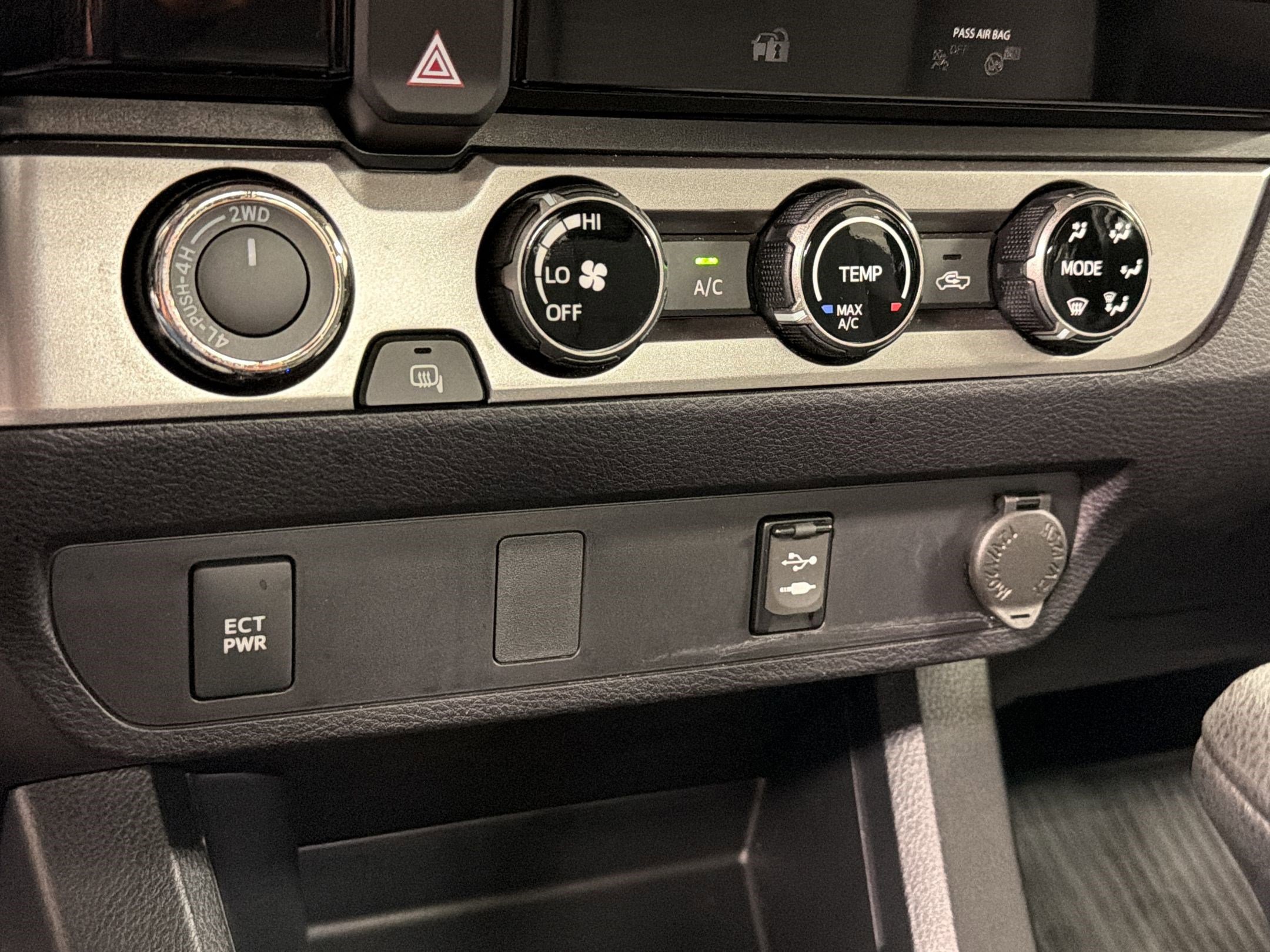 Used 2018 Toyota Tacoma SR w/ SR Convenience Package image 17