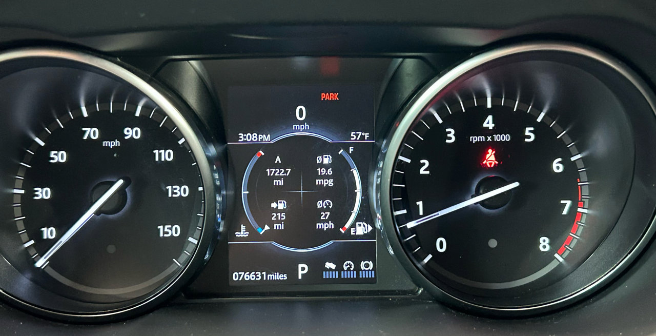 Used 2018 Land Rover Discovery Sport SE image 12