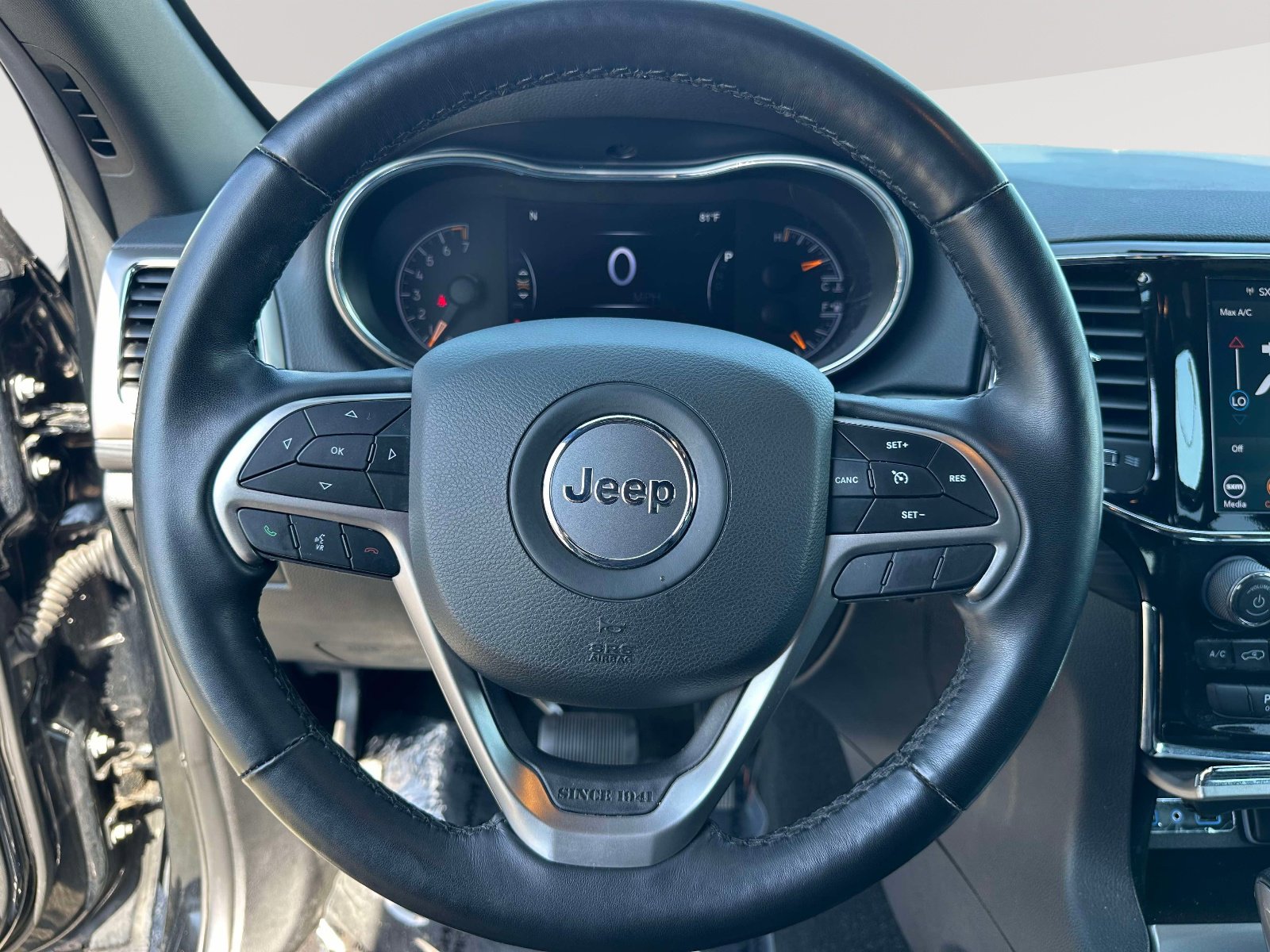 Used 2022 Jeep Grand Cherokee Laredo X image 15