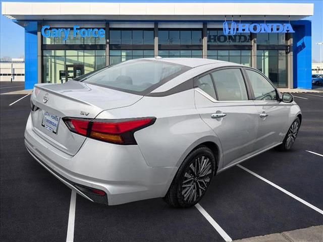 Used 2023 Nissan Altima 2.5 SV image 2