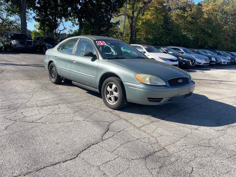 Used 2005 Ford Taurus SE FWD image 3
