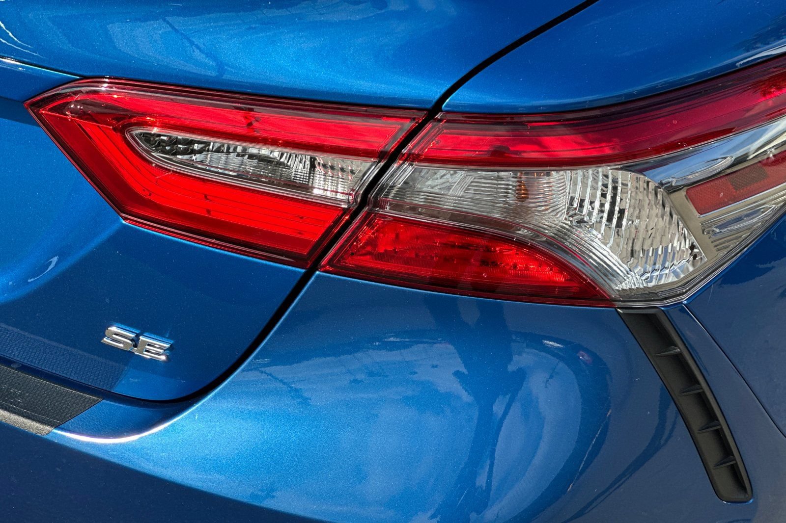 Used 2018 Toyota Camry SE FWD image 25