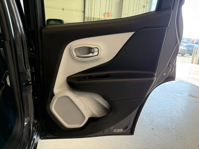 Used 2022 Jeep Renegade Limited AWD/4WD image 26
