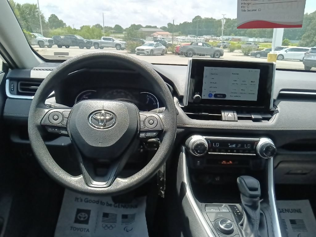 Used 2025 Toyota RAV4 LE AWD/4WD image 27