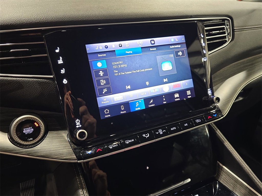 Used 2024 Jeep Wagoneer L Series II w/ Flexible Seating Group image 22