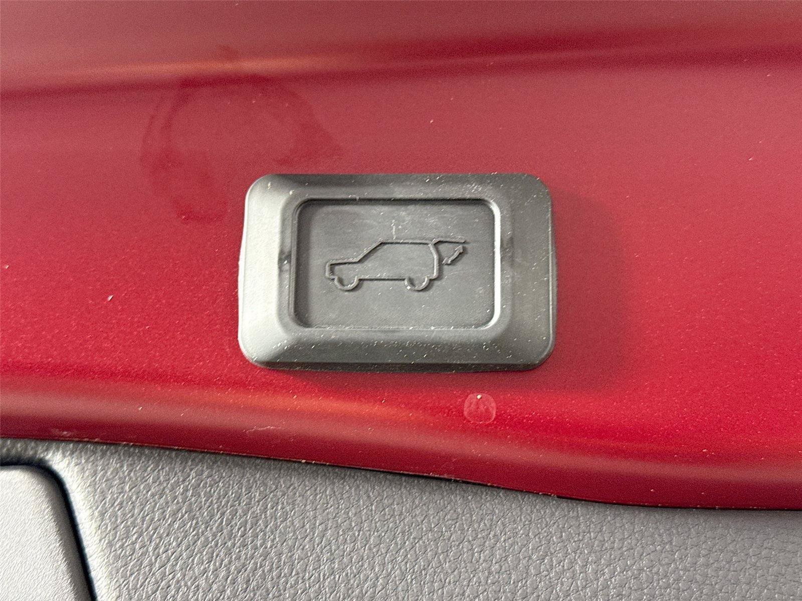 Used 2025 Toyota RAV4 XLE Premium w/ Weather Package AWD/4WD image 39