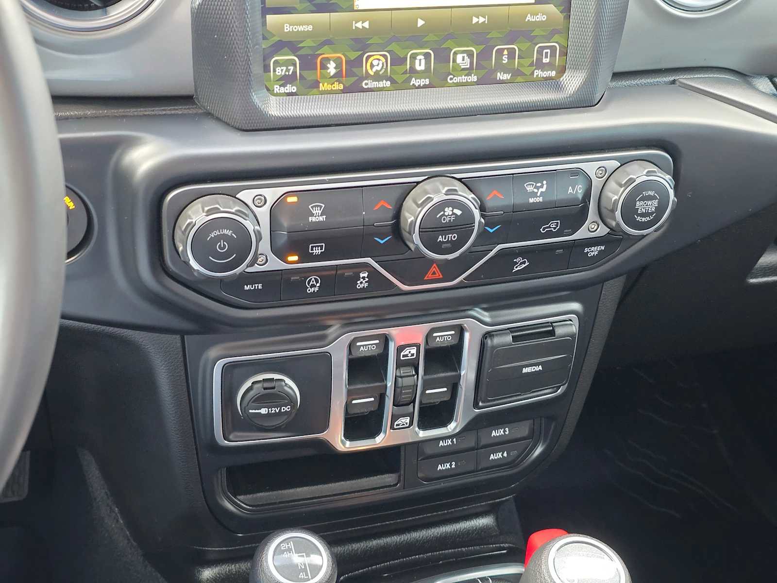 Used 2019 Jeep Wrangler Unlimited Sahara AWD/4WD image 25