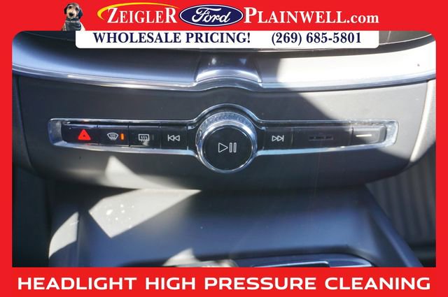 Used 2018 Volvo XC60 T6 Momentum w/ Advanced Package image 24