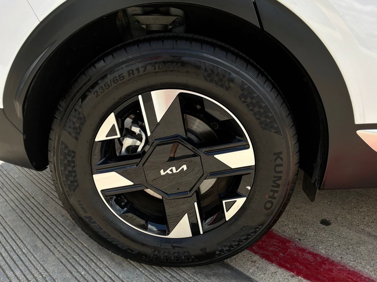 Used 2026 Kia Sportage LX FWD image 9