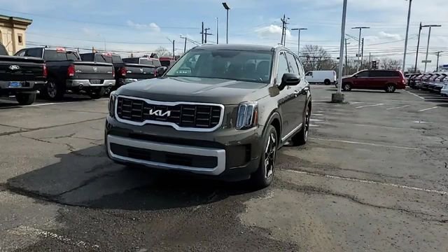 Used 2025 Kia Telluride S FWD image 3