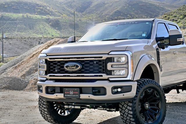 New 2026 Ford F250 Lariat w/ Black Appearance Package AWD/4WD image 8