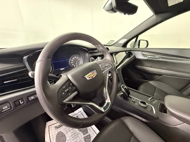 Certified 2025 Cadillac XT6 Sport w/ LPO, Red Accent Package AWD/4WD image 5