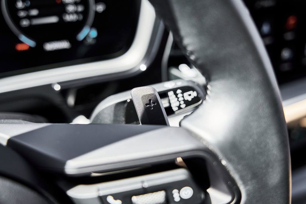 Used 2025 Porsche Cayenne image 57