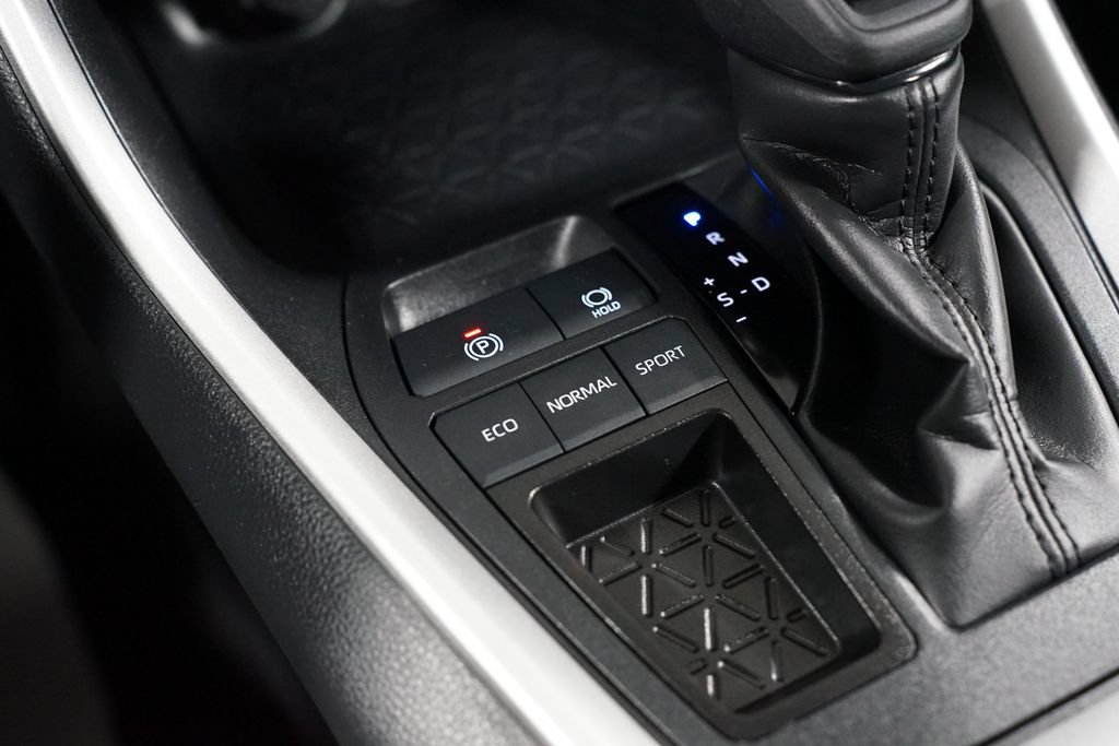 Certified 2025 Toyota RAV4 XLE FWD image 22