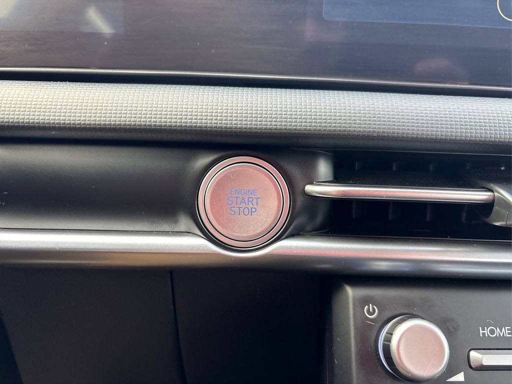 Certified 2025 Hyundai Tucson SE image 30