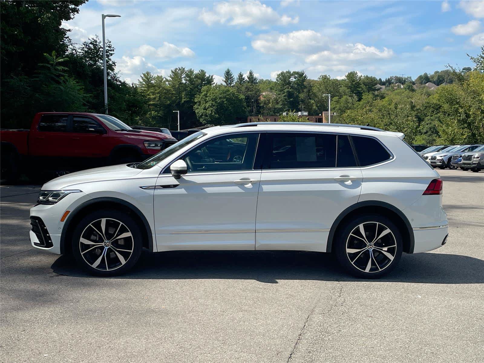 Used 2022 Volkswagen Tiguan SEL R-Line AWD/4WD image 2