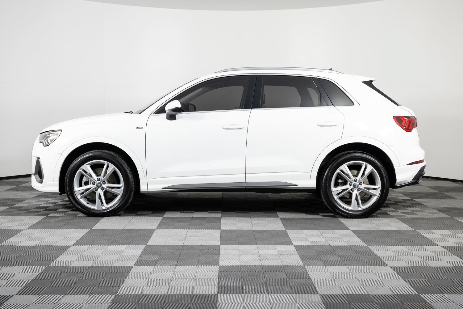 Used 2021 Audi Q3 2.0T Premium Plus w/ Premium Plus Package AWD/4WD image 3