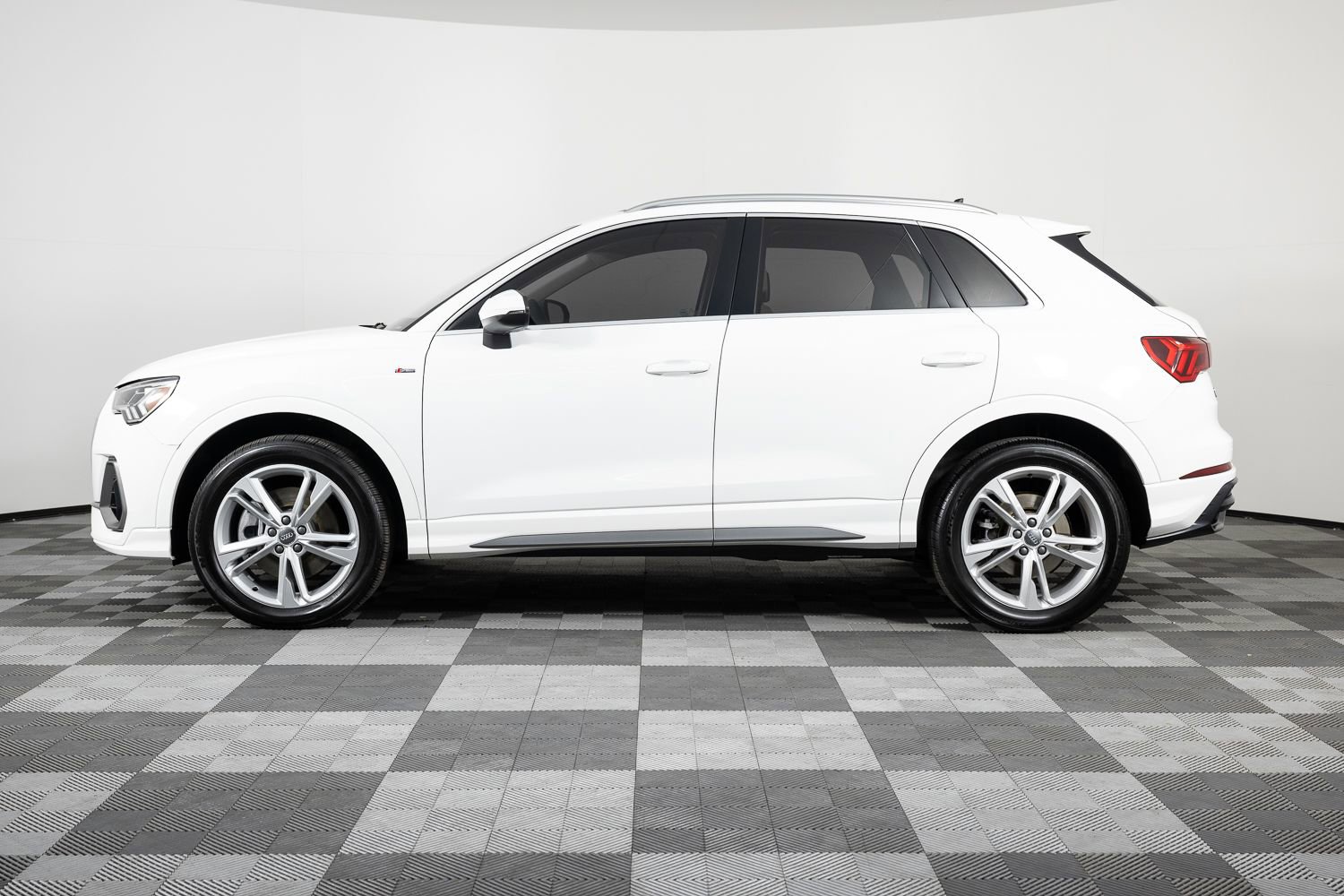 Used 2021 Audi Q3 2.0T Premium Plus w/ Premium Plus Package image 3