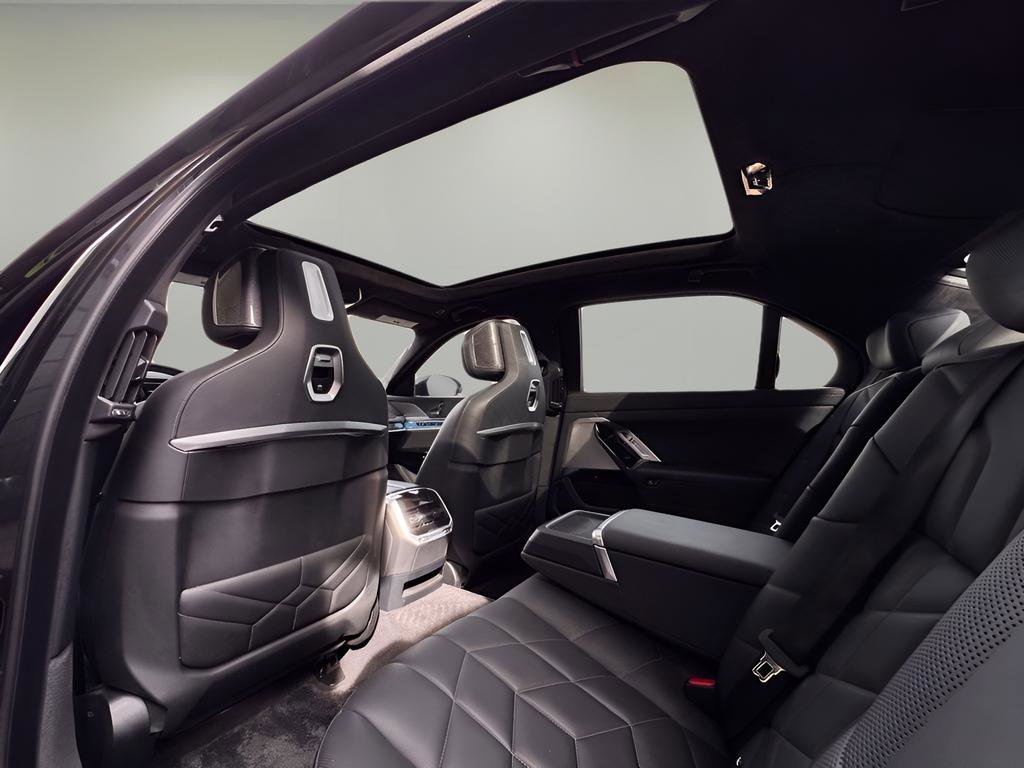 Used 2025 BMW 760i xDrive w/ Executive Package AWD/4WD image 24