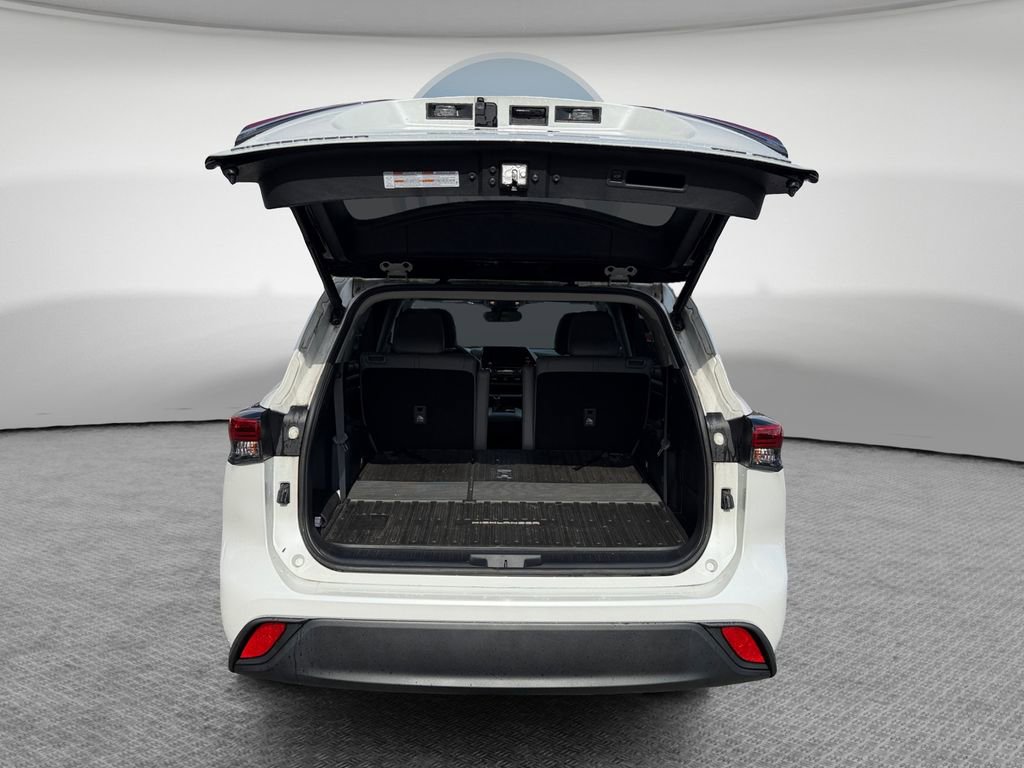 Used 2023 Toyota Highlander XLE image 24