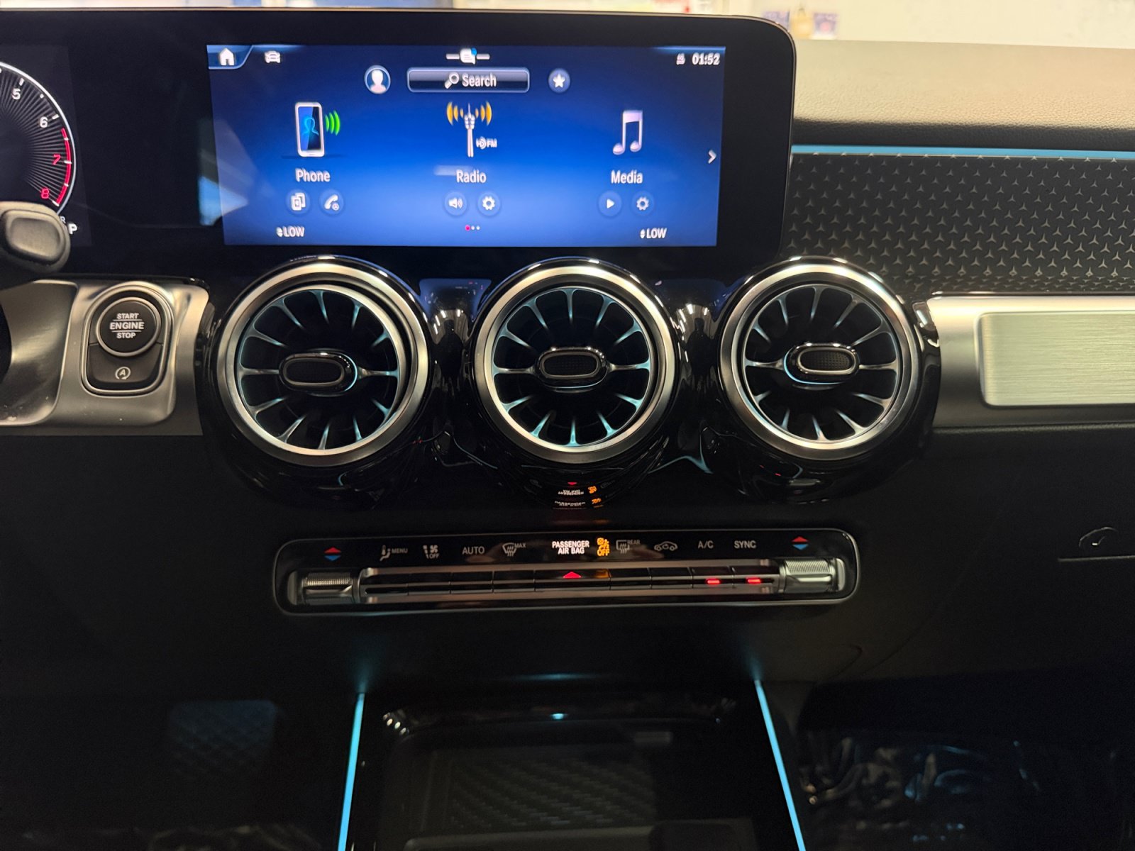 Used 2025 Mercedes-Benz GLB 250 image 21