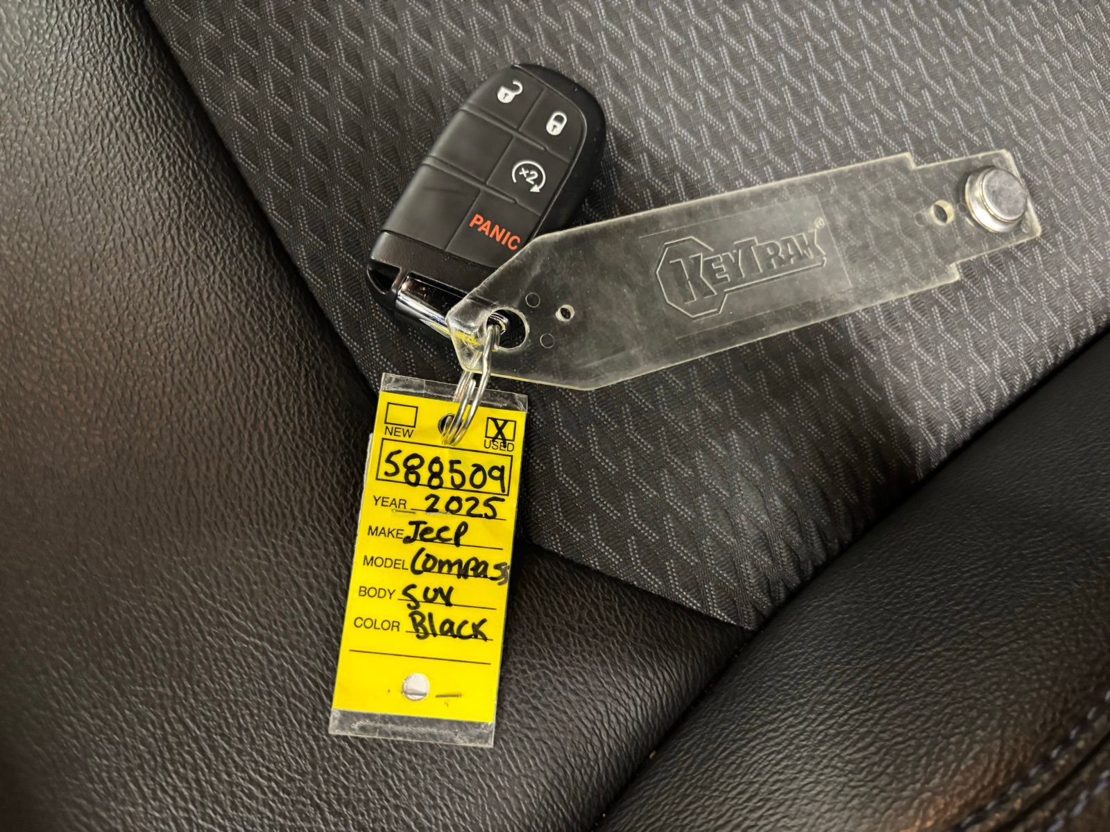 Used 2025 Jeep Compass Latitude AWD/4WD image 25