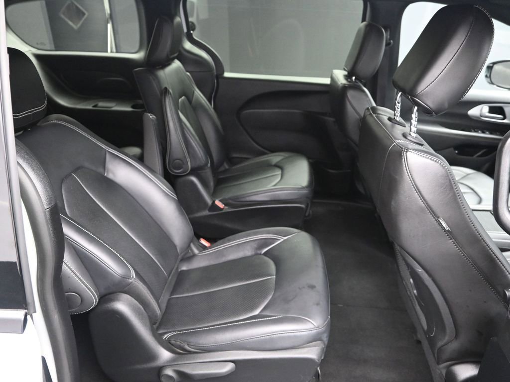 Used 2024 Chrysler Pacifica Select image 36