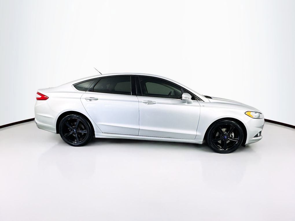 Used 2016 Ford Fusion SE image 11