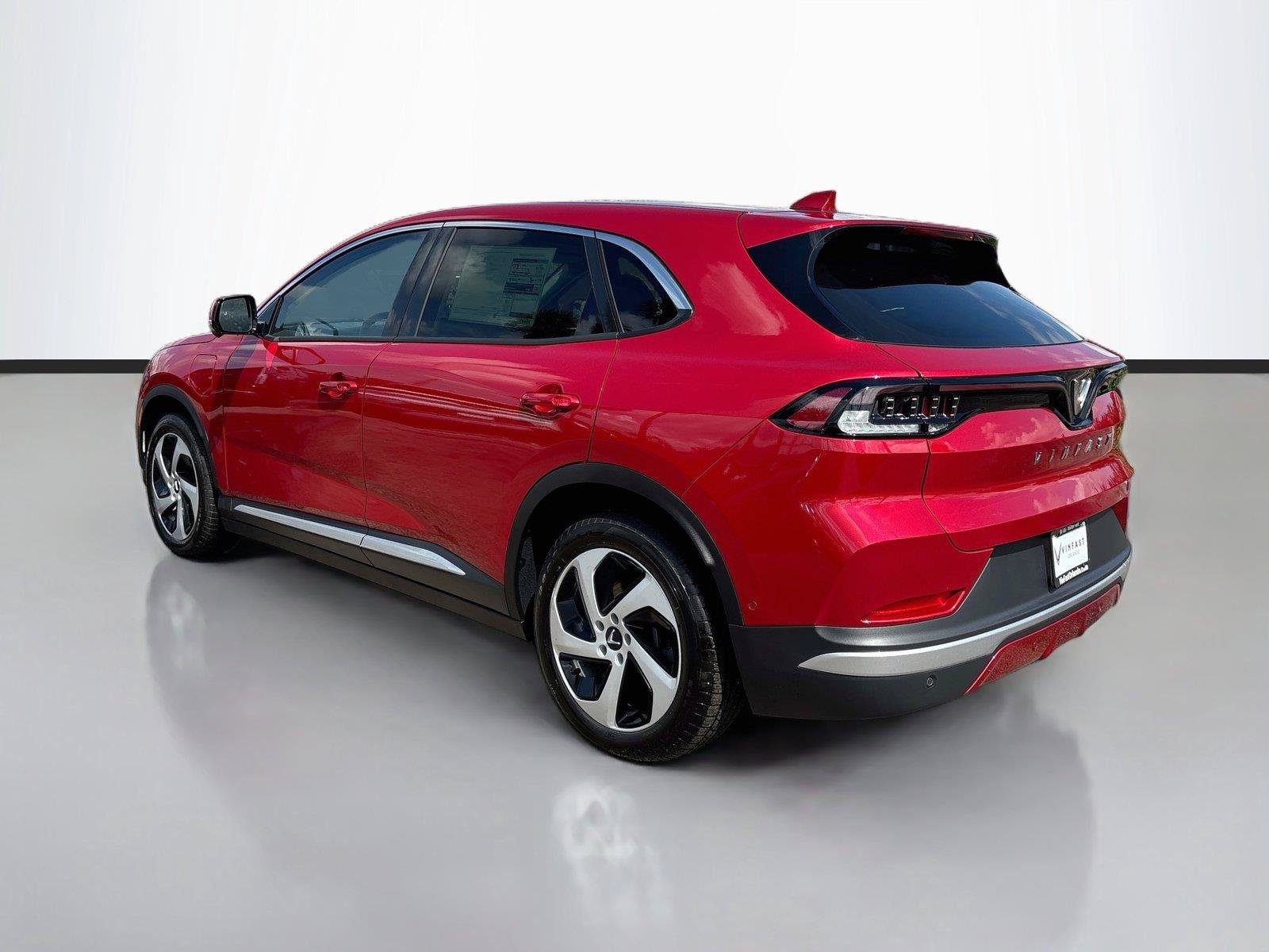 New 2027 VinFast VF 8 Eco AWD/4WD image 5