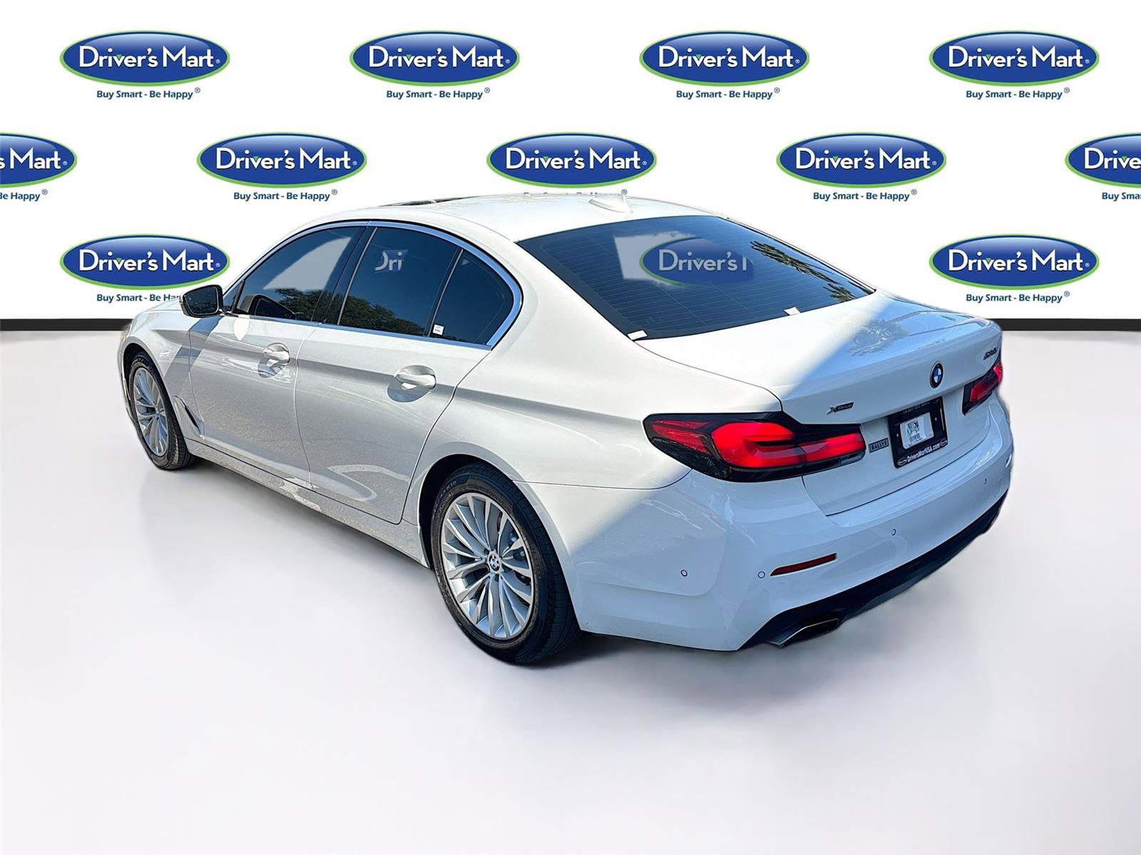 Used 2021 BMW 530i xDrive w/ Premium Package image 5