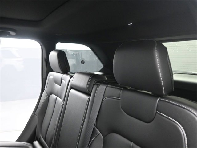 New 2025 Jeep Grand Cherokee Limited w/ Black Appearance Package image 19