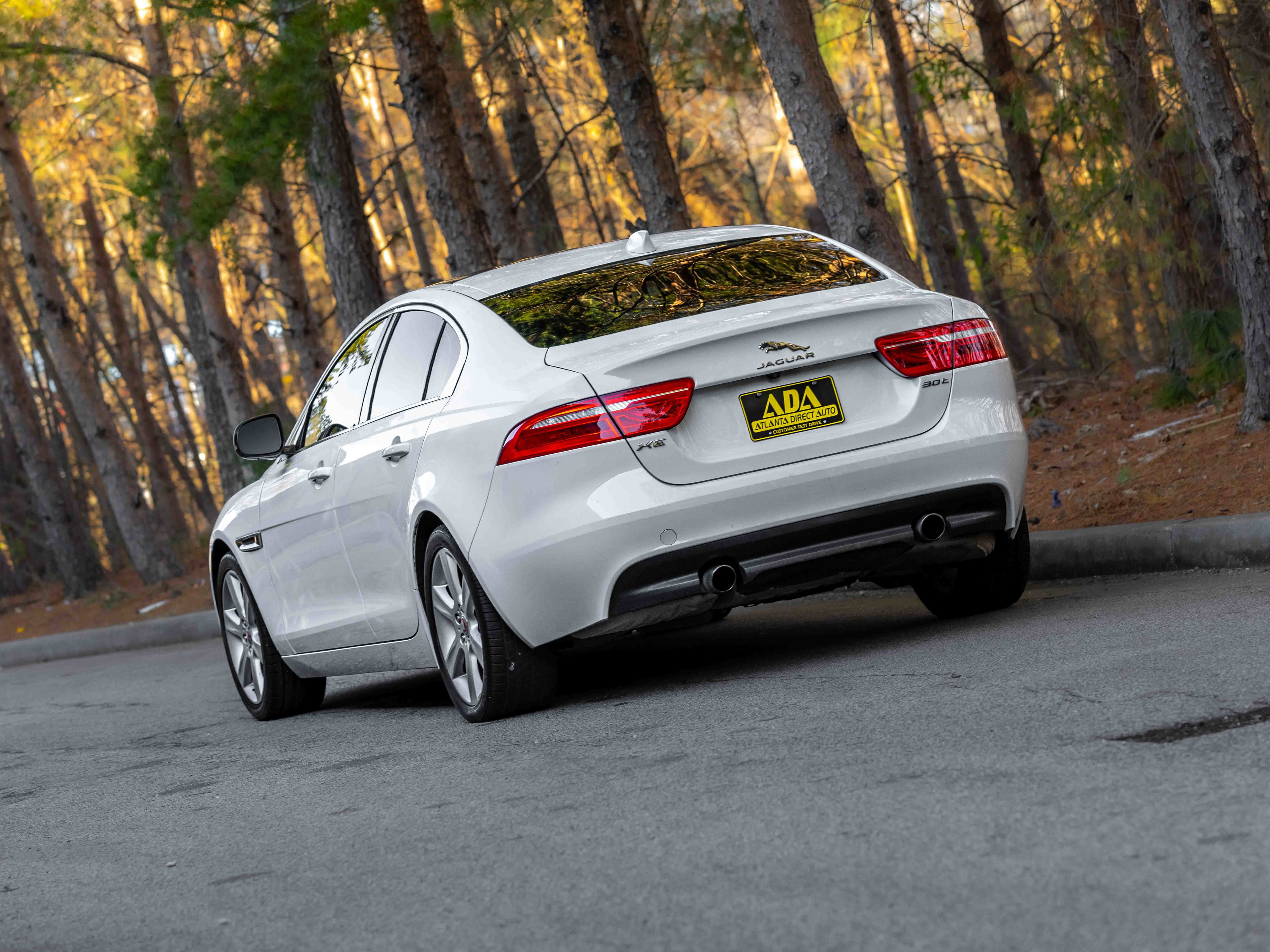 Used 2019 Jaguar XE Premium image 51