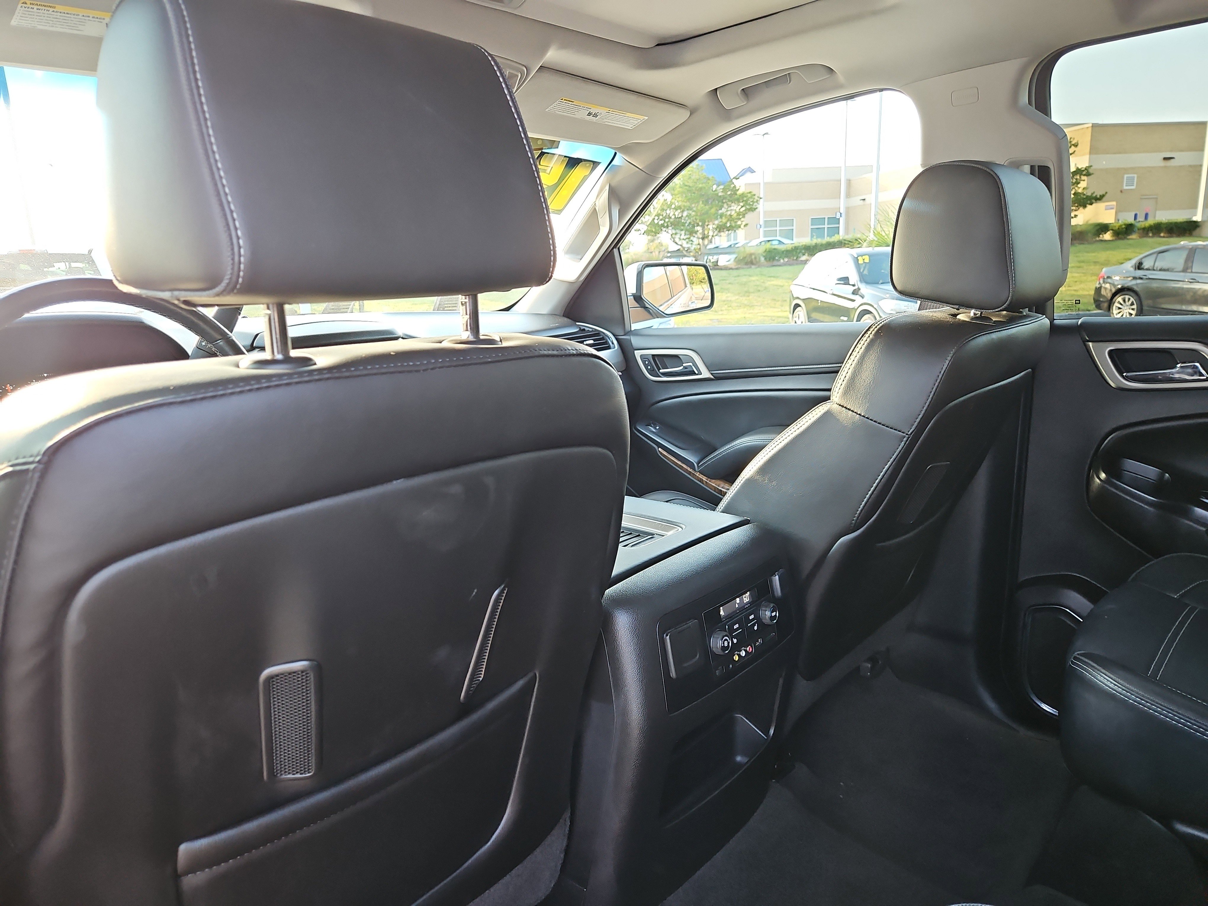 Used 2015 GMC Yukon Denali w/ Premium Package image 9