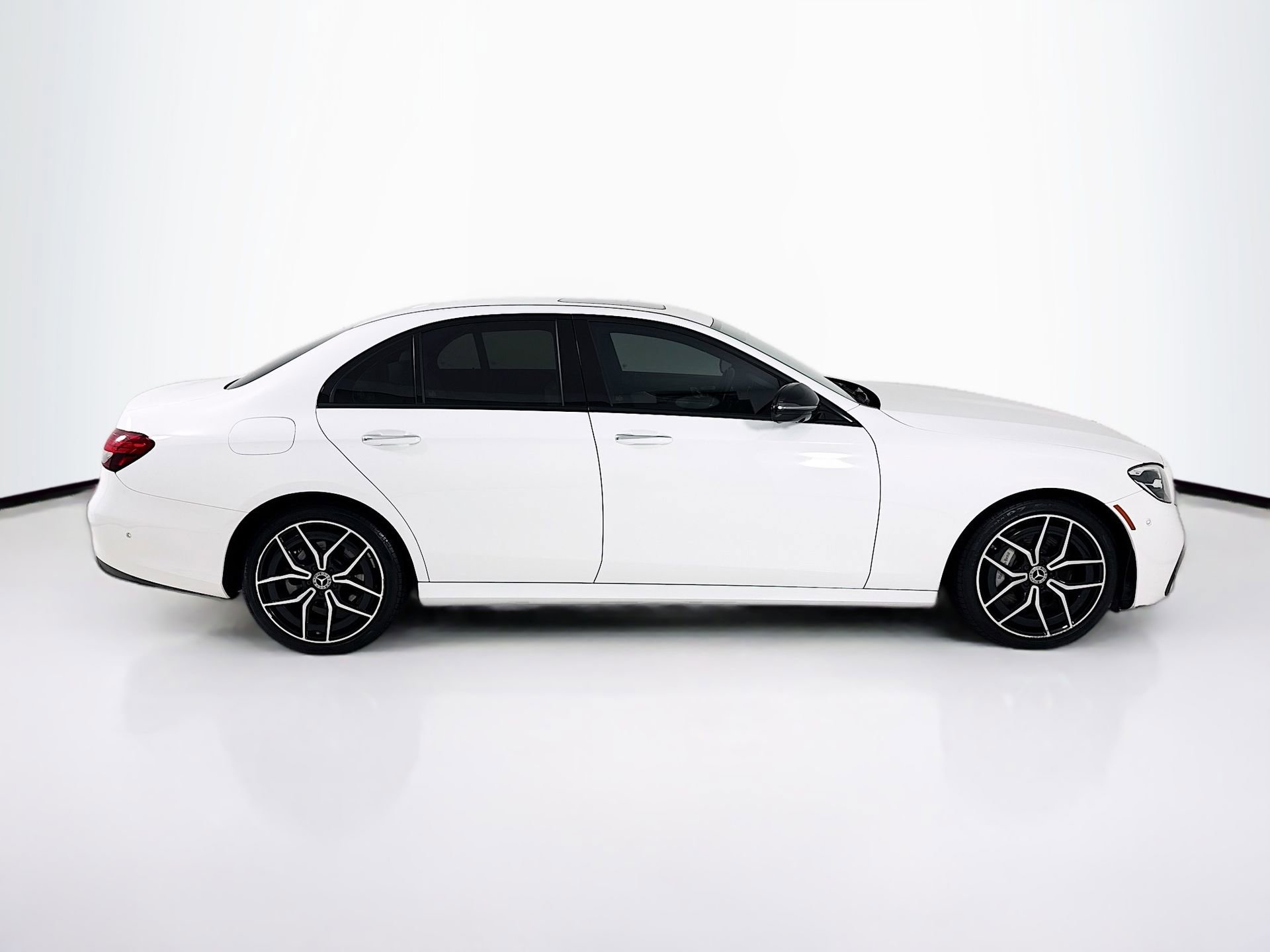 Used 2022 Mercedes-Benz E 350 Sedan image 9