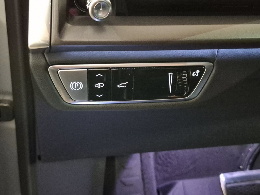 Certified 2026 Cadillac Vistiq Premium Luxury w/ LPO, Floor Liner Package AWD/4WD image 18