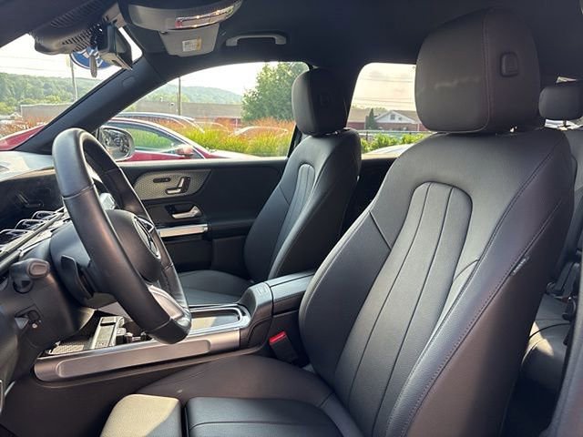 Used 2025 Mercedes-Benz GLB 250 4MATIC image 13
