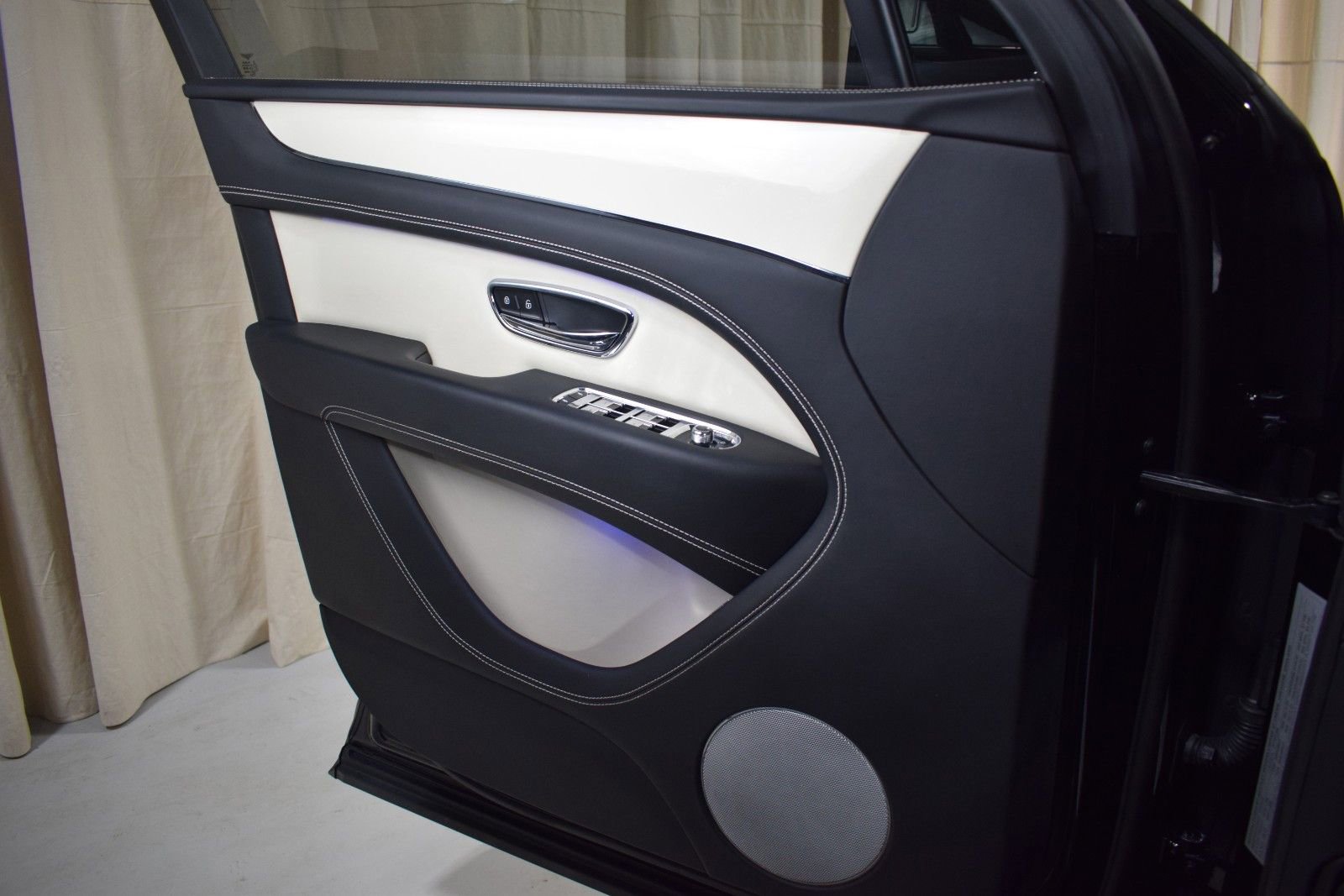 Certified 2024 Bentley Bentayga image 36