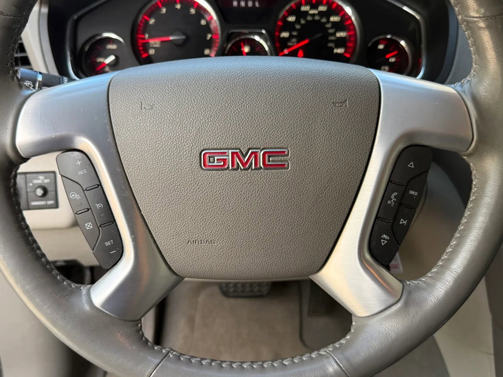 Used 2015 GMC Acadia SLT image 22