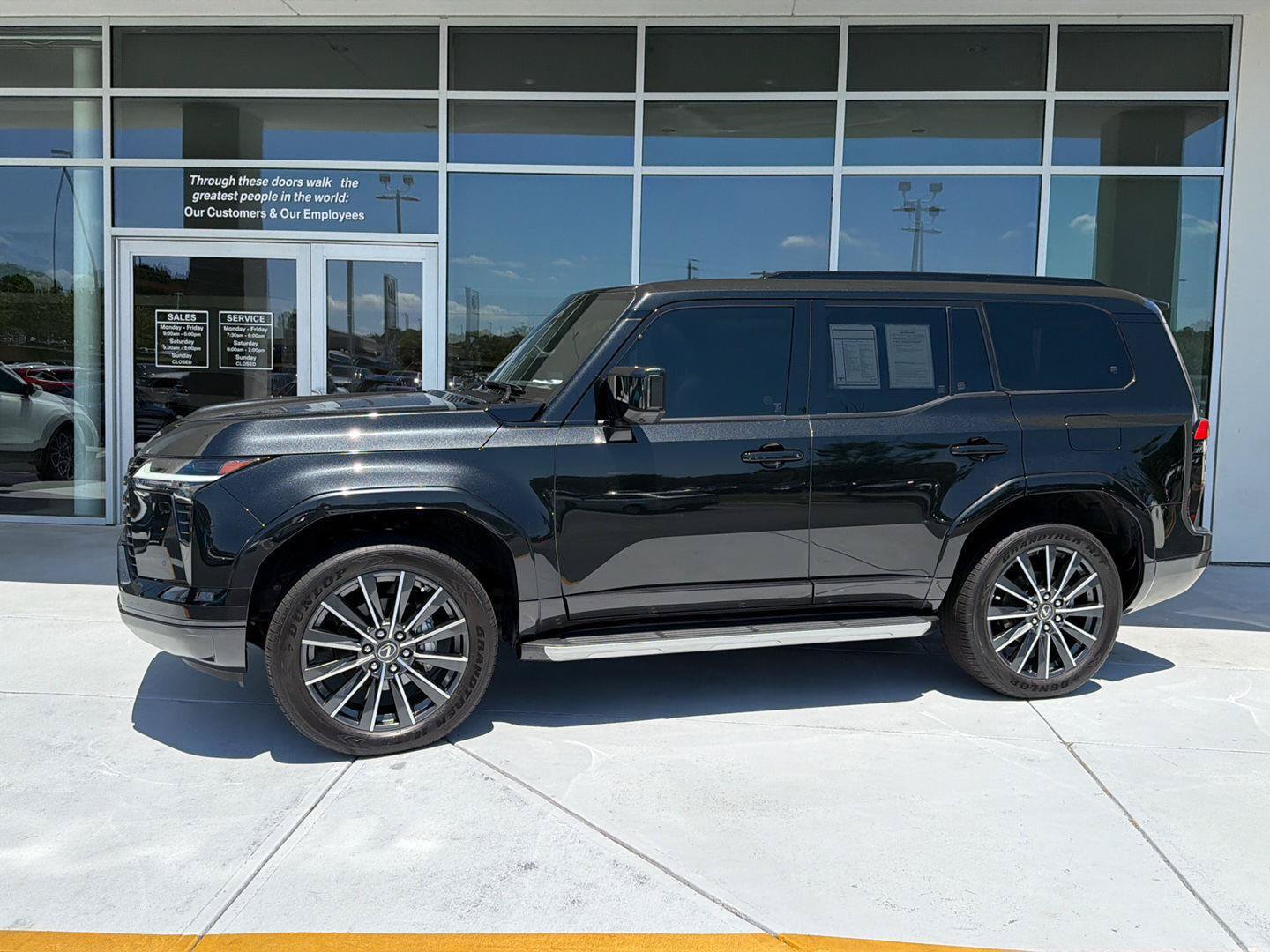 Certified 2025 Lexus GX 550 w/ Cold Area Package AWD/4WD image 3