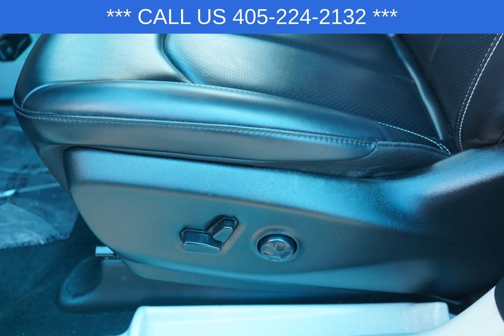 Used 2023 Chrysler Pacifica Touring-L FWD image 19