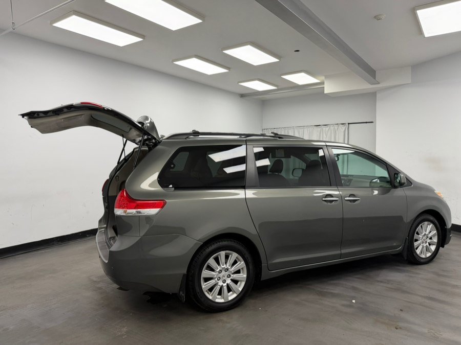 Used 2011 Toyota Sienna XLE w/ Premium Pkg AWD/4WD image 20