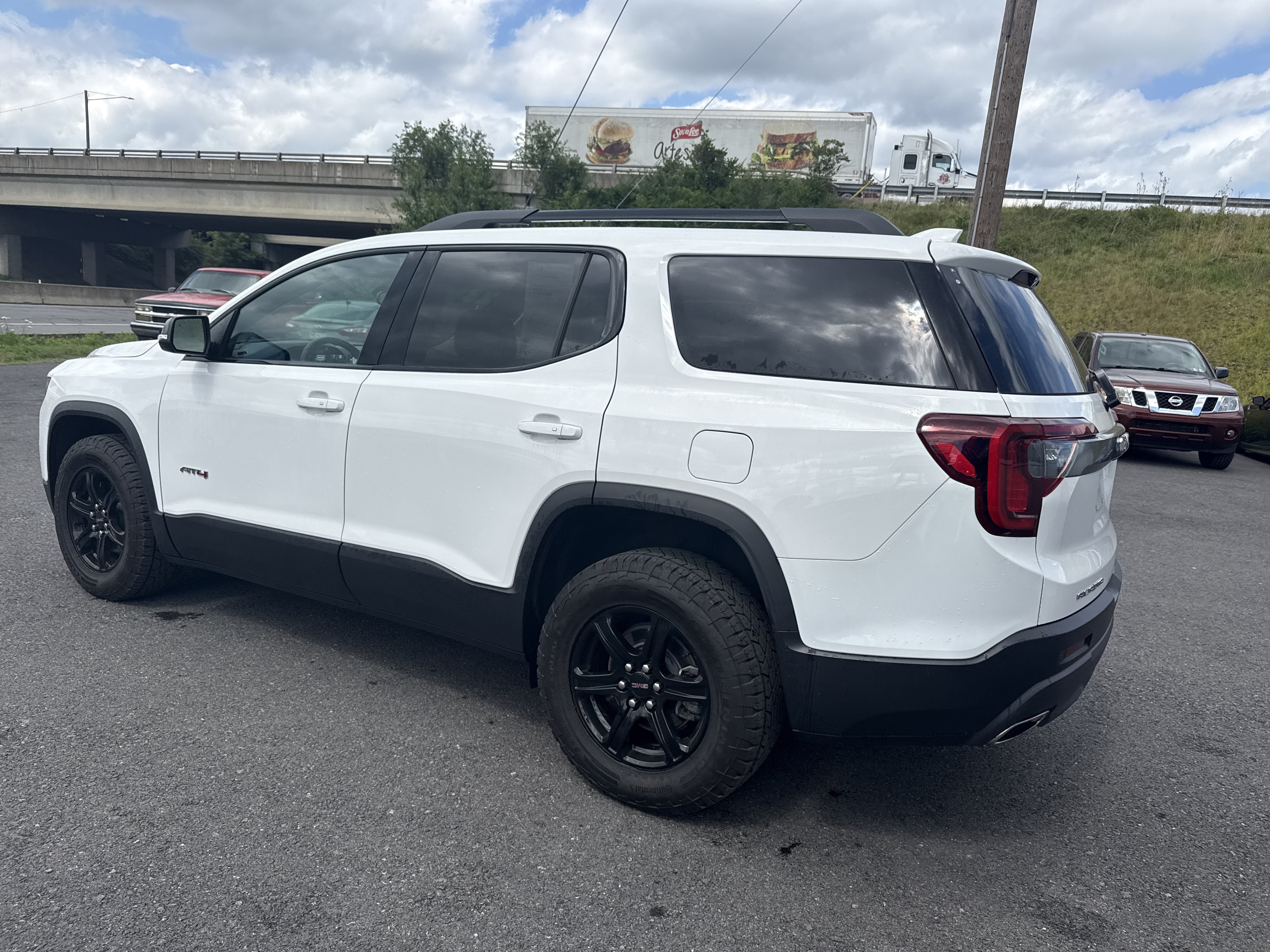 Used 2023 GMC Acadia AT4 AWD/4WD image 6