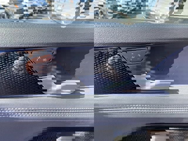 New 2025 Volkswagen Tiguan SE image 23