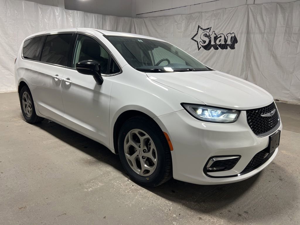 Used 2024 Chrysler Pacifica Limited video 1